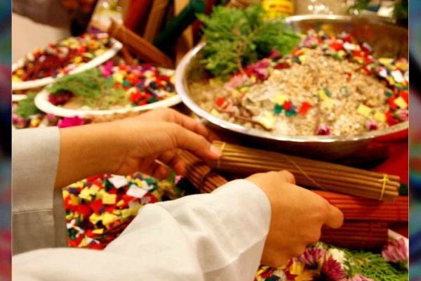 世界煙供日禮請臺灣薩迦寺修持法界大樂頌天香供養法供品